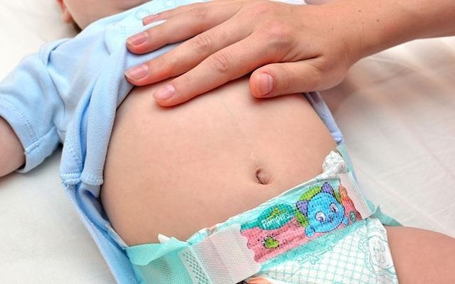 宝宝过度喂养，身体会暗藏4个信号提示你，孩子脾胃已经吃不消了