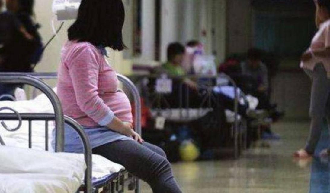 23岁产妇顺产第二天，半夜感觉下面有虫在爬，打开灯后狂喊救命