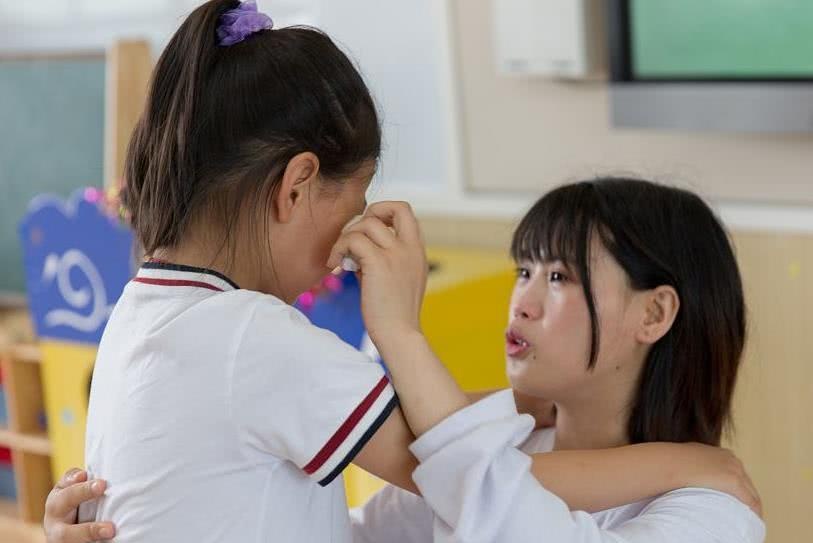 上了一周幼儿园还在哭？这位妈妈的做法，让孩子“破涕为笑”！