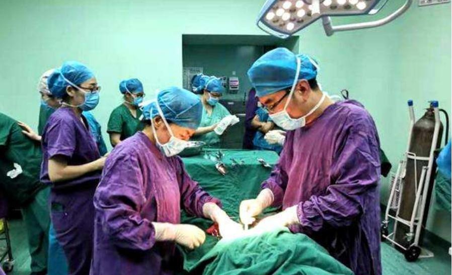 23岁产妇顺产第二天，半夜感觉下面有虫在爬，打开灯后狂喊救命