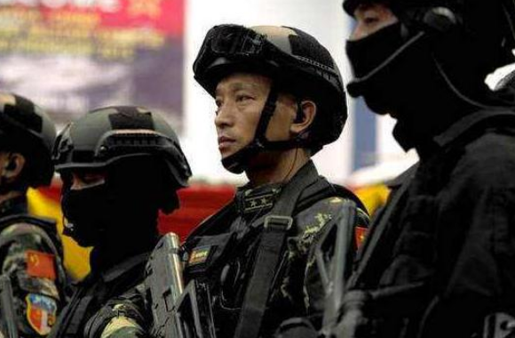 士兵执行任务时，为何建议空腹上阵，原因背后都是有科学依据的！