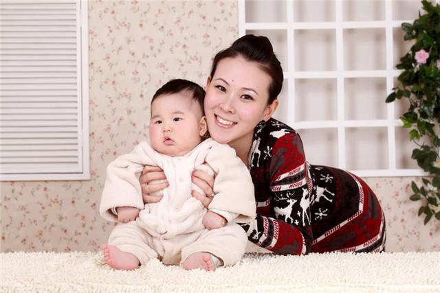 宝妈给孩子断奶后，送到乡下给婆婆照顾，3个月没见差点认不出