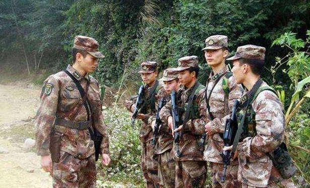 士兵执行任务时，为何建议空腹上阵，原因背后都是有科学依据的！