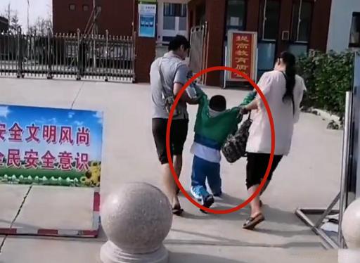 幼儿园开学了，大型儿童苦情灾难片正在热映，老师：我太难了