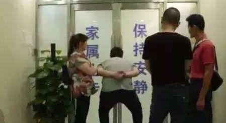孩子出生后谁先抱真的那么关键？这真的不是迷信，这些你别不信