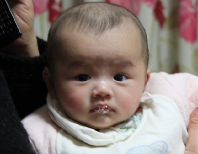 孩子老是“吐泡泡”，同时还有这3个症状出现，很可能得了肺炎！