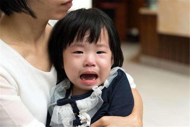 3岁孩子大哭大闹不愿上幼儿园，聪明妈妈使出一招，连园长都称赞