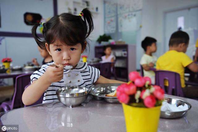 宝宝在幼儿园过的好不好？看这些表现就知道