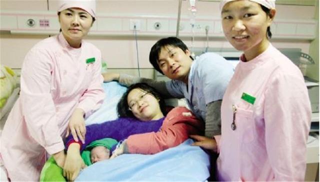 老婆产下宝宝鉴定非亲生，丈夫以为抱错大闹医院，遭医生“打脸”