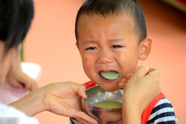 孩子压力一半来自父母，揭压力大的5种表现