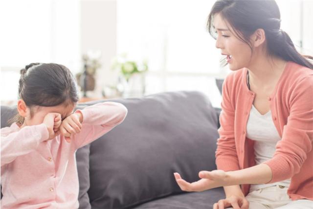 娃娃犯错就能随便批评？孩子自卑内向，往往与家长有很大关系