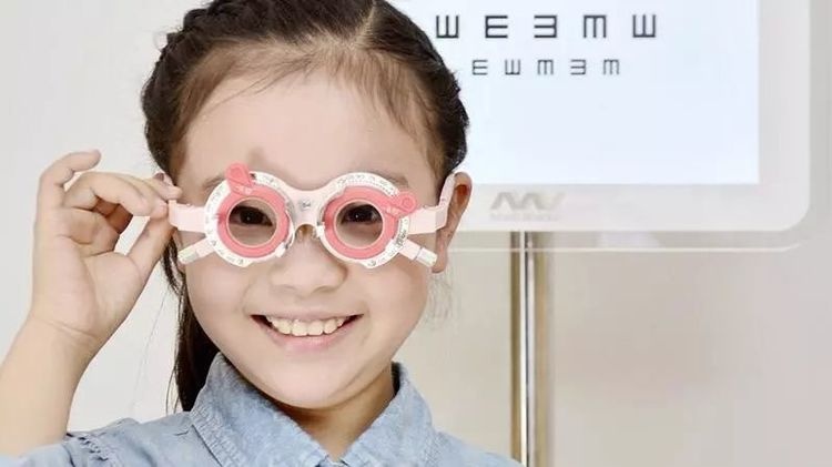 孩子配眼镜前一定要做这件事，多数家长都不知情