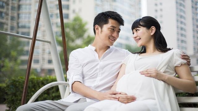 90后宝爸一靠近孕妈，腹中胎动立马停止？医生的解释让人没想到