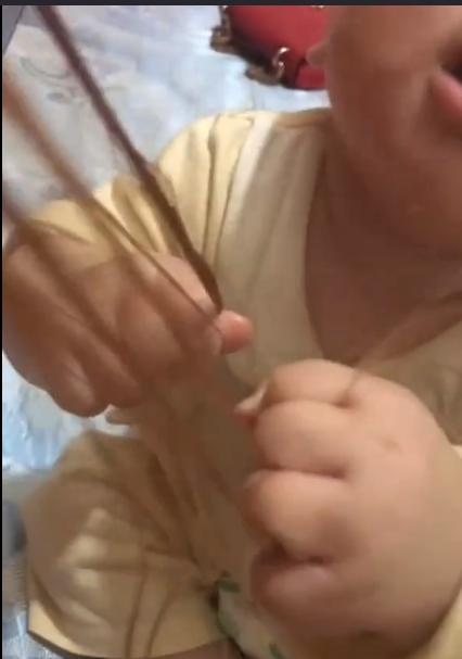 母子两哪来的隔夜仇？这位妈妈，给了孩子一个很好的社交示范