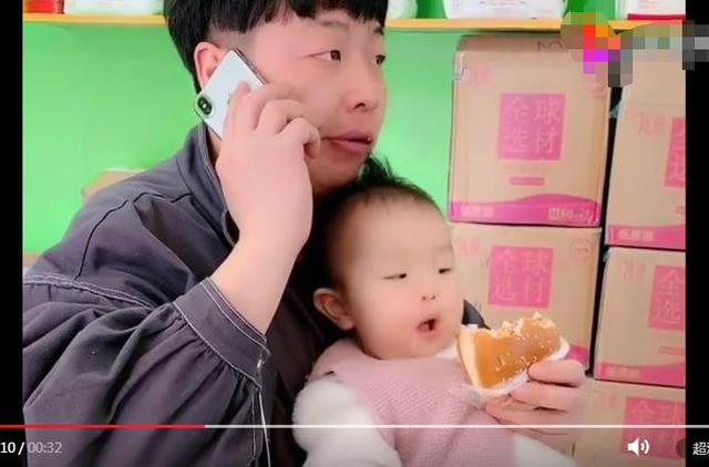 暖宝：我的机会来了，终于可以吃上了，网友：抢完倒是跑啊