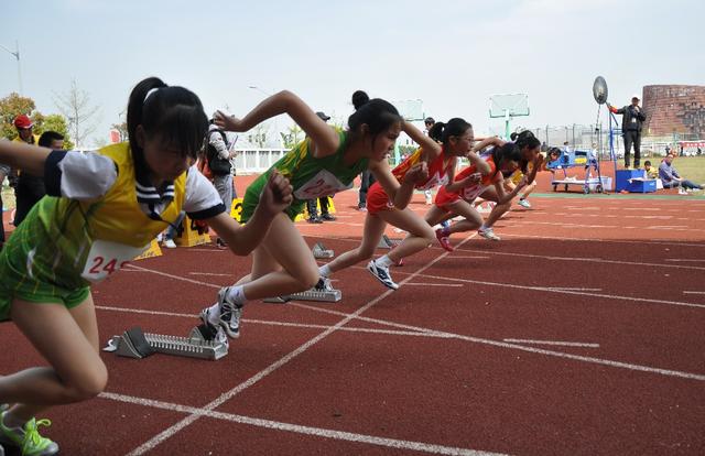 再想让孩子“赢在起跑线”，也别过早做这4件事，现在知道还不晚