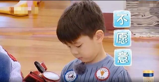 “妈妈，我不愿意”，嗯哼拒绝分享玩具，霍思燕的做法堪称教科书