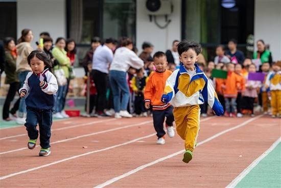 孩子“秋冻”不可大意，要这么穿衣为好，可以做到少生病