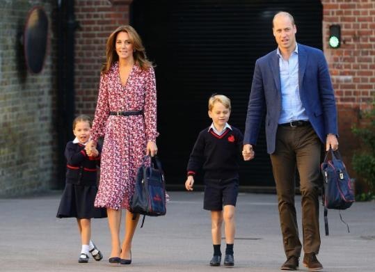 又到了一年开学季了，英国皇室的夏洛特小公主也要上学了，很羞涩