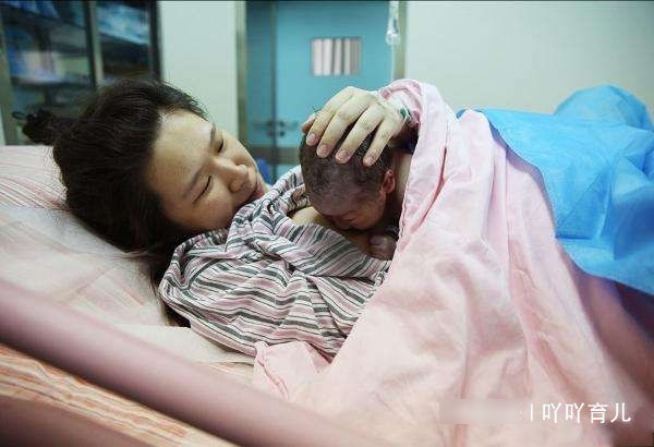 顺利产下三胞胎，宝妈母乳仍然吃不完，几点母乳经验值得学习