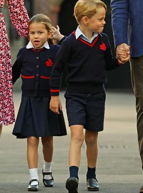 又到了一年开学季了，英国皇室的夏洛特小公主也要上学了，很羞涩