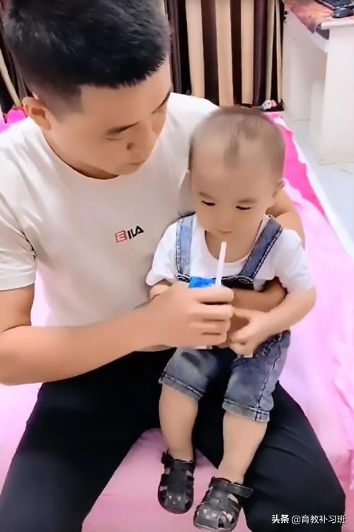 儿子感冒不吃药，爸妈合伙套路宝宝，网友：宝宝苦，但宝宝不说