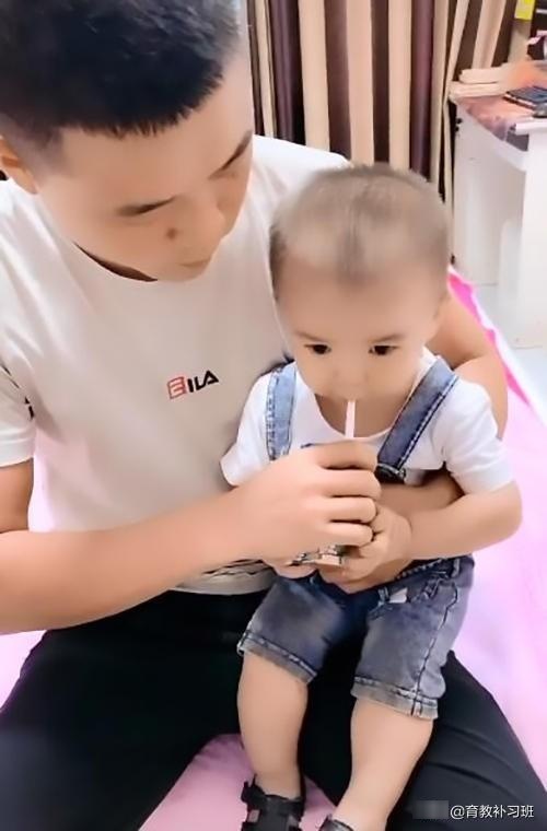 儿子感冒不吃药，爸妈合伙套路宝宝，网友：宝宝苦，但宝宝不说