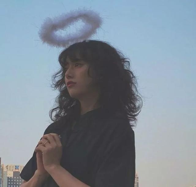 头像 | 肩膀有点痒，可能在长小翅膀