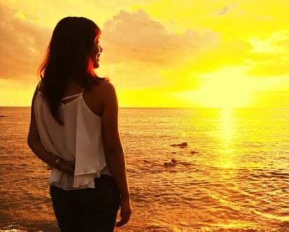 20岁女子意外怀孕,4次人流没能流掉,医生检查后,懵了