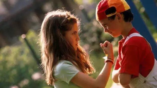 孩子刚上幼儿园，担心他被欺负？教给孩子用合理的方法去解决问题