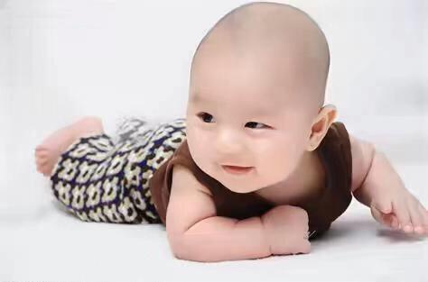 新生儿要不要剃“满月头”?有这些情况时,不要乱动宝宝的头发