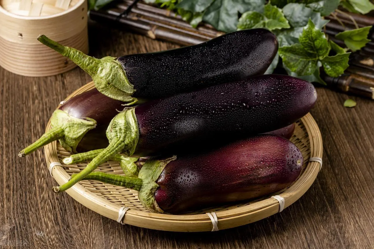 秋天茄子这样吃,胜过10副药,还能美白抗衰老,会吃就赚到!