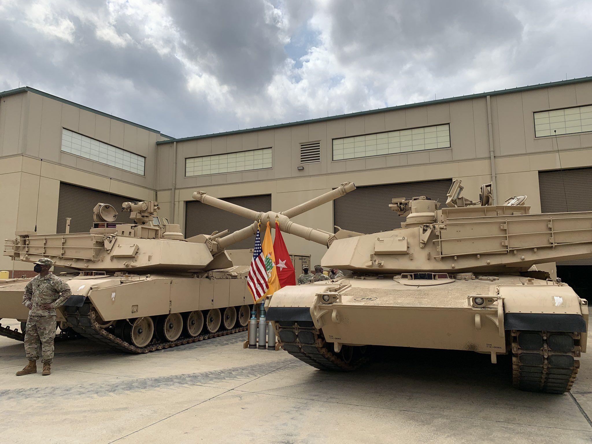 美国陆军装甲兵学校接收最新型m1a2 sepv3坦克,号称能打低空飞行目标