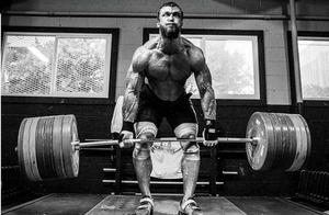 Cherish the Friend Who Helps You Load Weights in the Gym