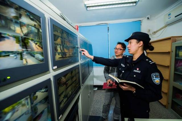 图片说明:宋方圆观看公共视频