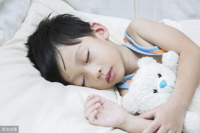 #你的育儿经#自律固然可贵,但对于孩子“睡懒觉”,妈妈们可以适当地“放纵”