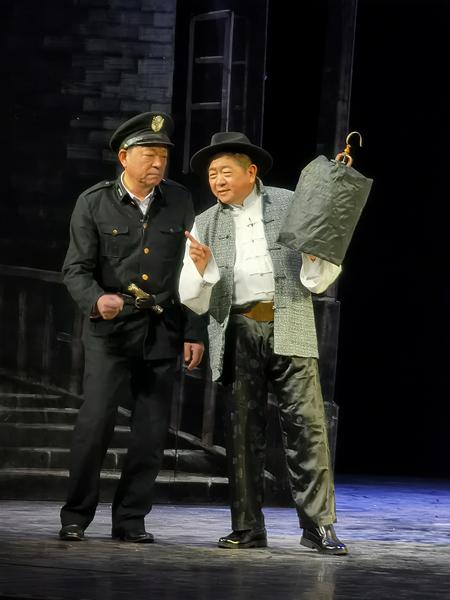 图说:经典滑稽戏《七十二家房客》 官方图