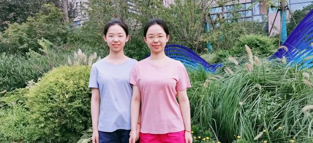 医学新生里有一对双胞胎姐妹, 她们毕业自上海交通大学附属中学, 一个