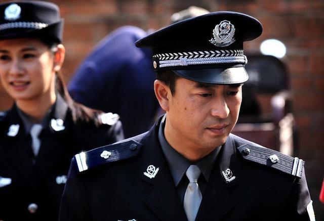 张嘉益演绎本色英雄《营盘镇警事》讲述普通警察的大智慧