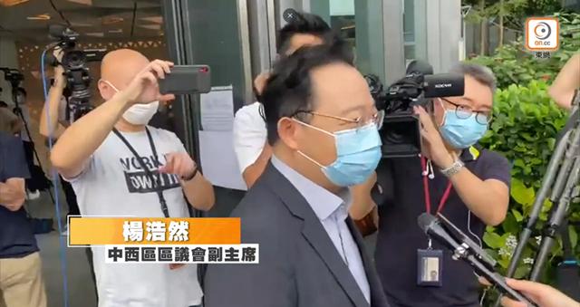 香港首批区议员今日宣誓有人拒绝宣誓被取消资格