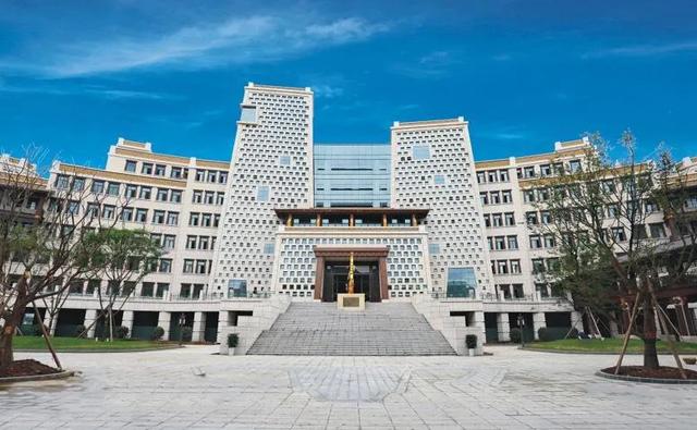 绵阳建成一所新大学,占地面积817.56亩,在全国拥有5大训练基地