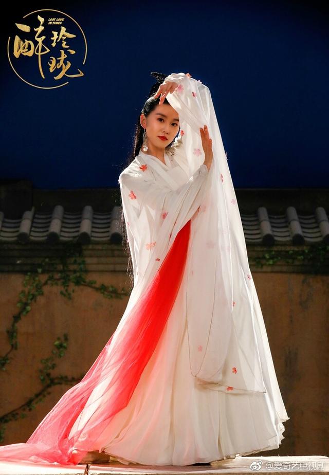 凤卿尘每件衣服都这么美,难怪,原来和三生三世系列同一个造型师