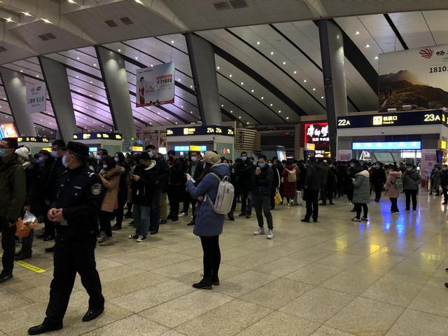 每天来回200公里,一个月路费1700,北漂们的双城通勤生活有多辛苦?