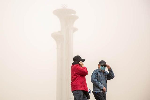 风沙中的奥林匹克塔.