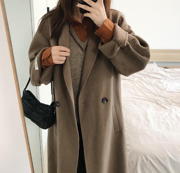 秋冬外套里面怎么穿?建议试试这3件"内搭",个性时髦又保暖