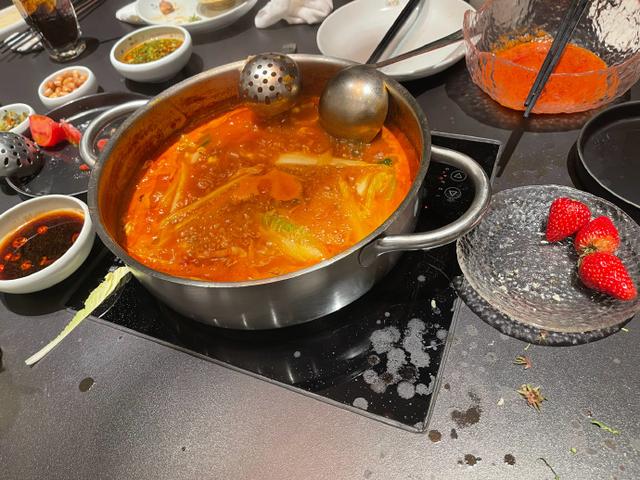 深夜放毒!黄子韬晒吃火锅照 称不要委屈自己,都给我吃