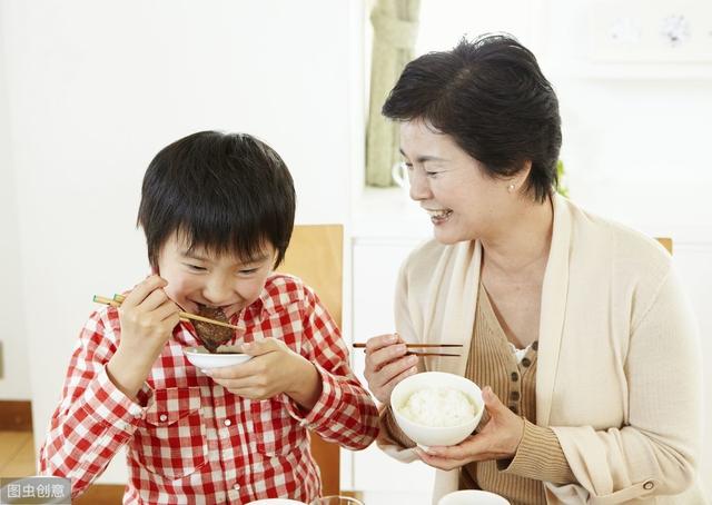 『你的育儿经』英国“懒妈”走红网络,每月只给孩子做2次饭,15年省下10万元