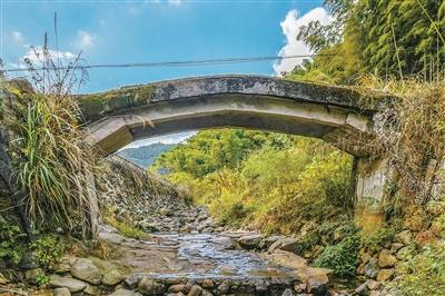 万年桥,建于民国时期的水泥桥(图片均为作者所摄)