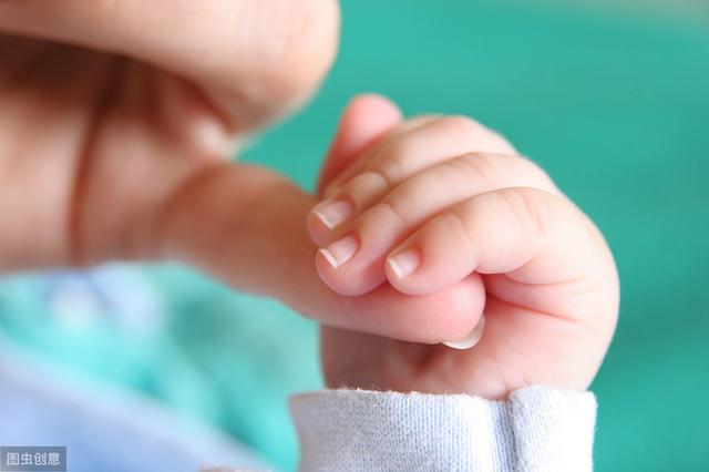 「超级宝妈」怎样陪两个月的婴儿玩?这6个方法最有效