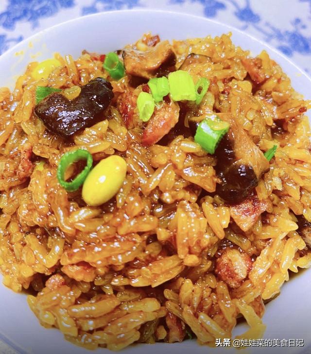 腊味香菇糯米饭,浓郁咸香,温润可口,快来一起做一下吧